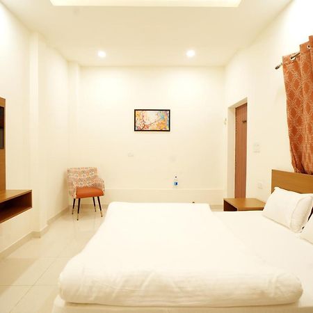 Apoorva Guest House Ayodhya Eksteriør bilde