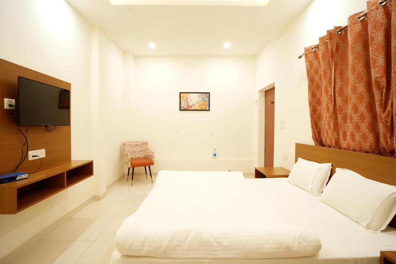 Apoorva Guest House Ayodhya Eksteriør bilde