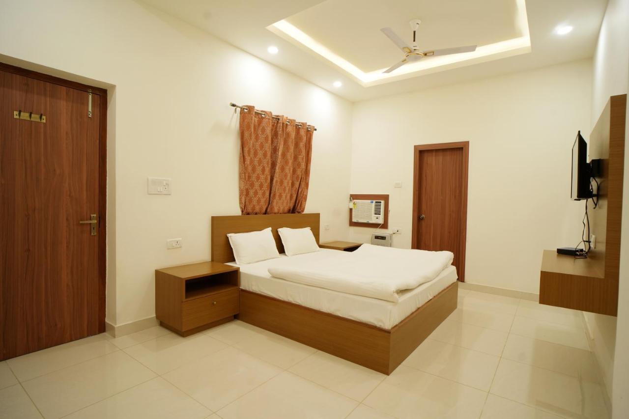 Apoorva Guest House Ayodhya Eksteriør bilde